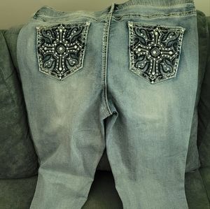 Cute jeweled capris! Only worn twice!